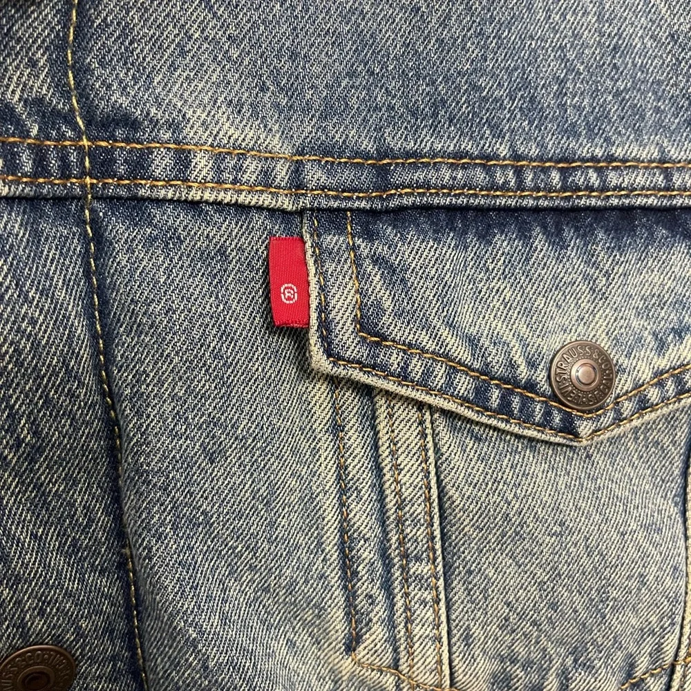 Levi's Classic Blue Denim Jacket with Sherpa Collar - Picture 3 of 4